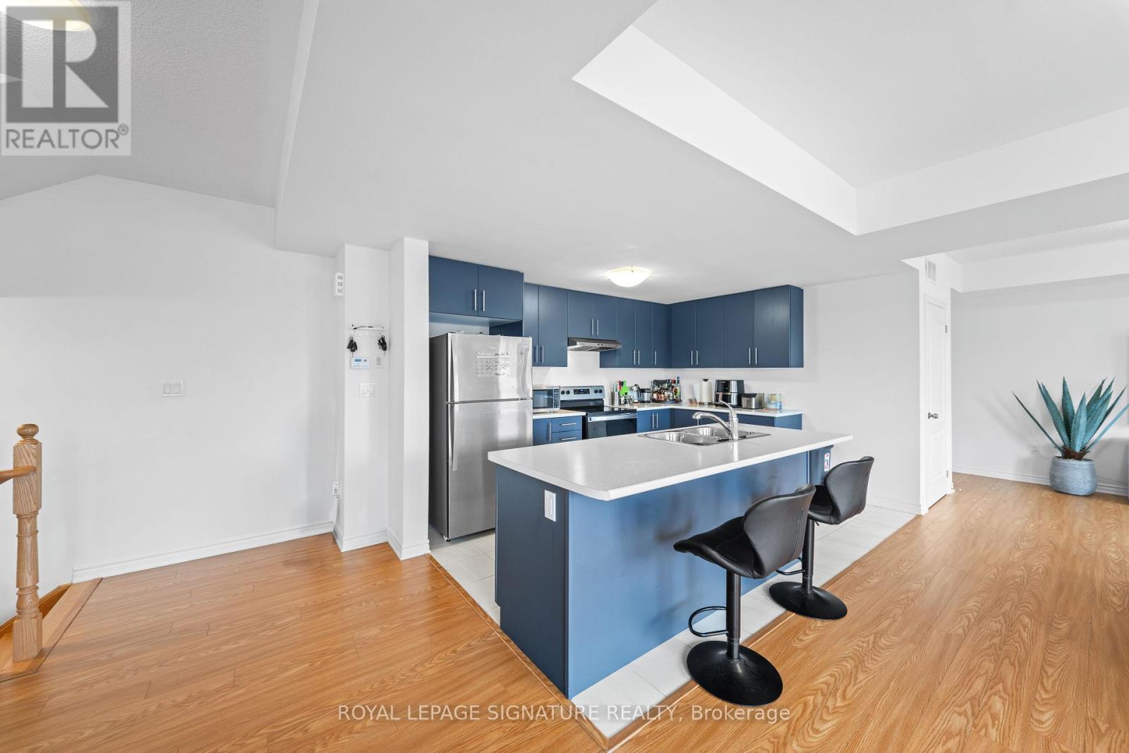 429 Dougall Avenue, Caledon, Ontario  L7C 4L5 - Photo 7 - W12982140