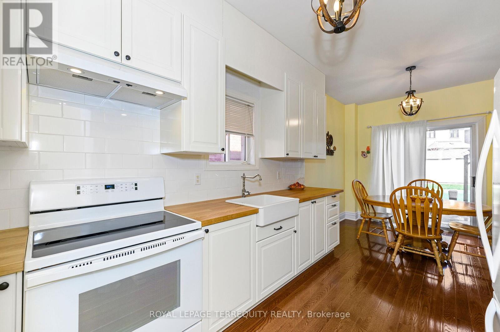 30 Purdy Crescent, Toronto, Ontario  M9N 3X7 - Photo 10 - W12982146