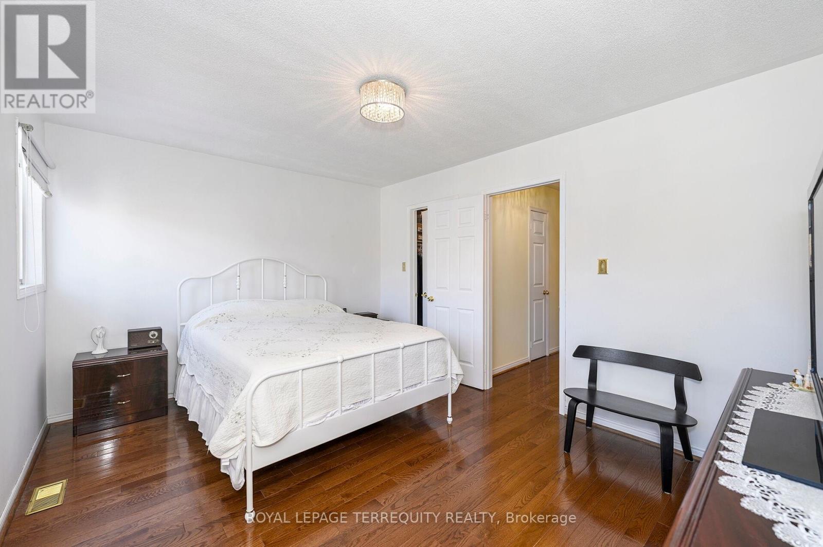 30 Purdy Crescent, Toronto, Ontario  M9N 3X7 - Photo 16 - W12982146