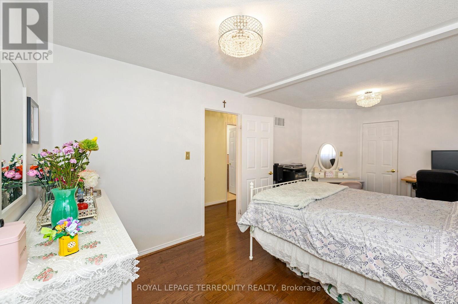 30 Purdy Crescent, Toronto, Ontario  M9N 3X7 - Photo 23 - W12982146