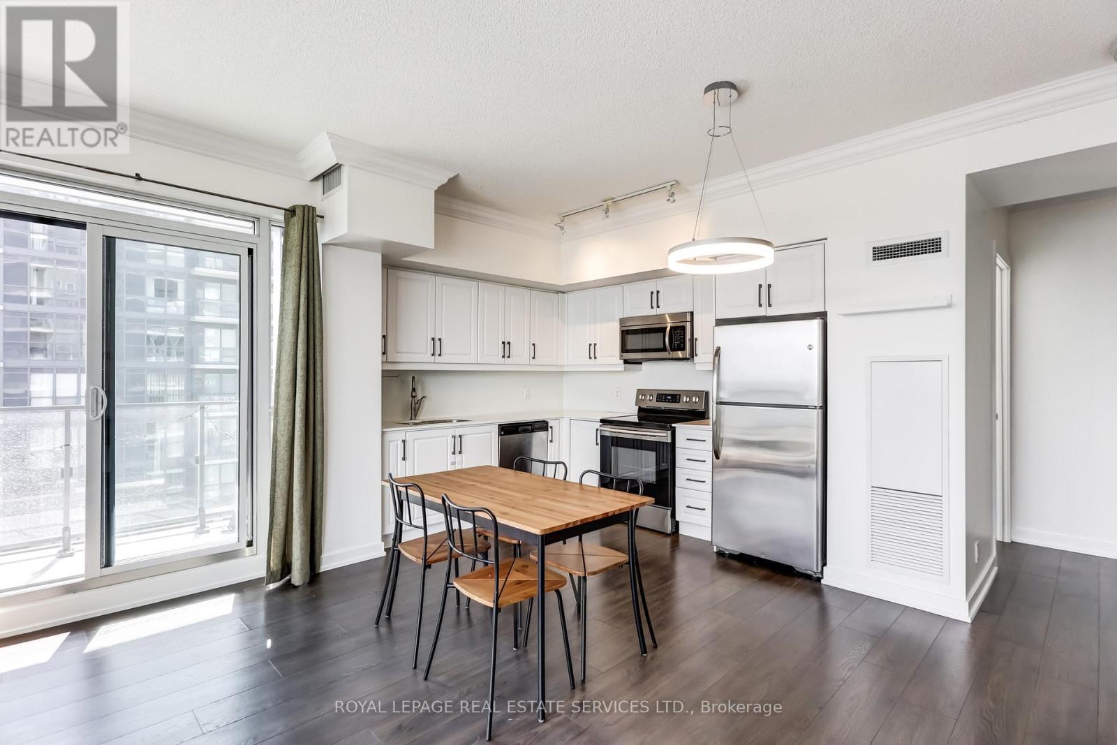 3907 - 2220 Lakeshore Boulevard W, Toronto, Ontario  M8V 0B2 - Photo 11 - W12982164