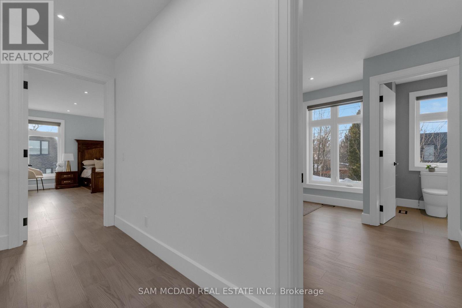 1050 Edgeleigh Avenue, Mississauga, Ontario  L5E 2G1 - Photo 12 - W12982230