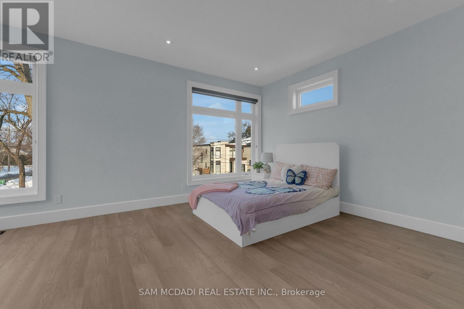 1050 Edgeleigh Avenue, Mississauga, Ontario  L5E 2G1 - Photo 18 - W12982230