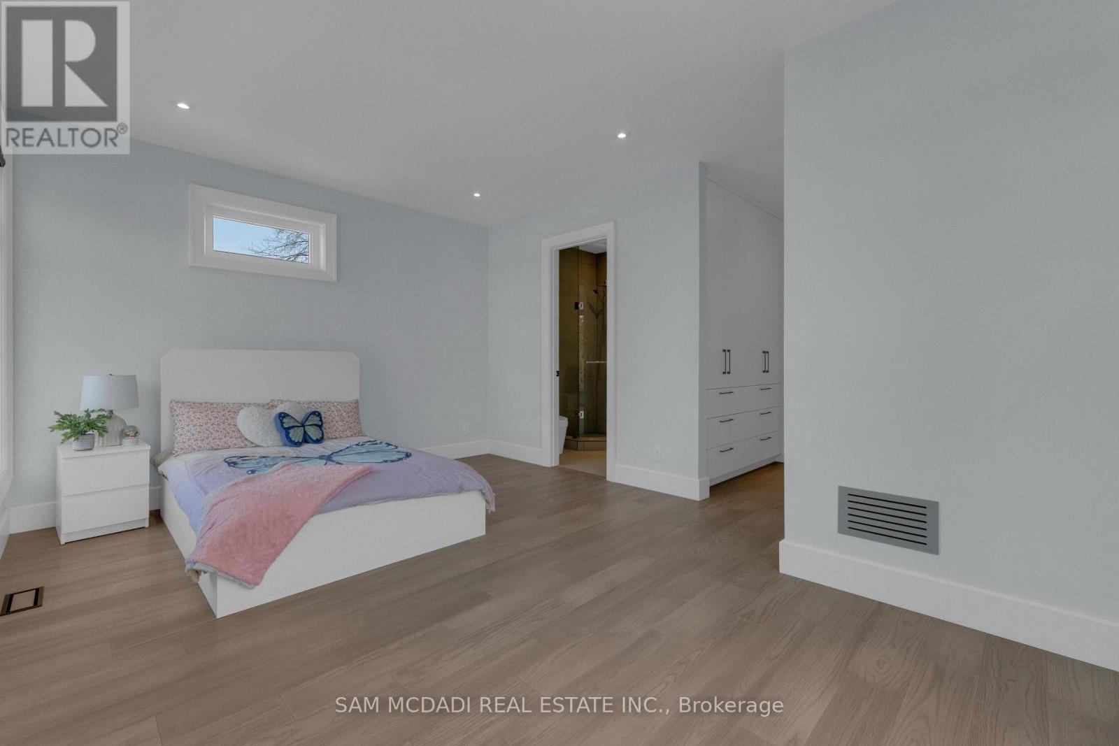 1050 Edgeleigh Avenue, Mississauga, Ontario  L5E 2G1 - Photo 19 - W12982230