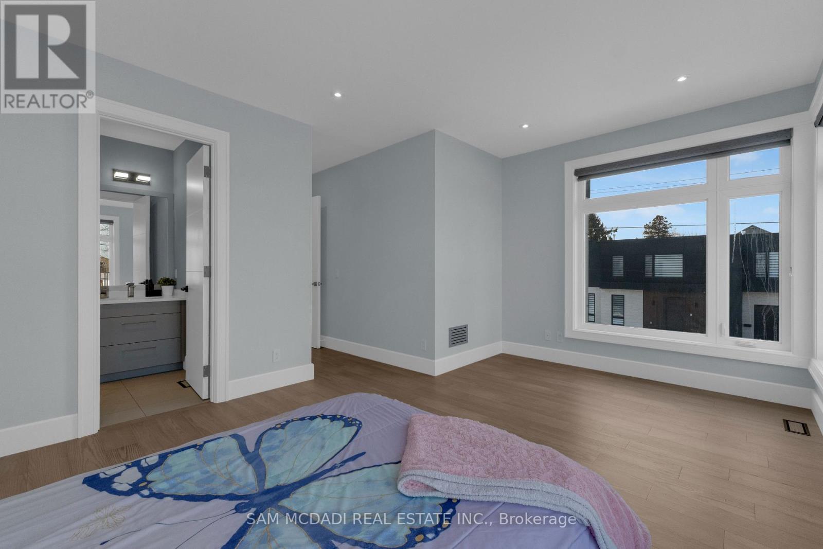 1050 Edgeleigh Avenue, Mississauga, Ontario  L5E 2G1 - Photo 20 - W12982230