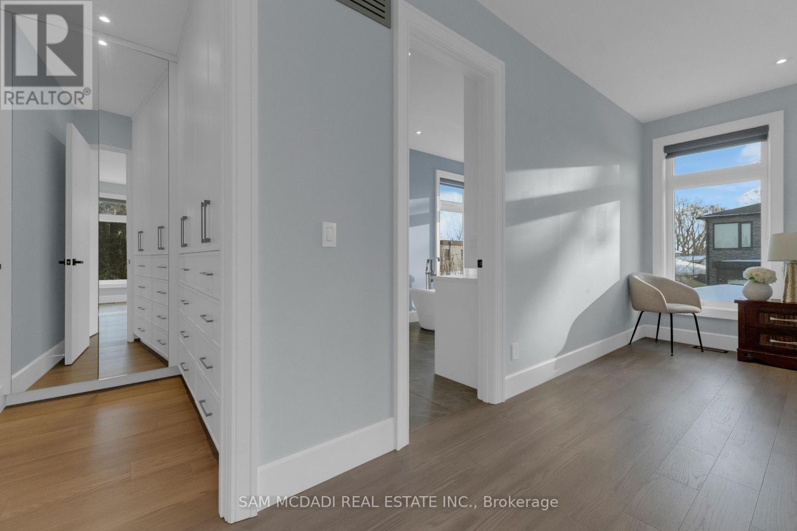 1050 Edgeleigh Avenue, Mississauga, Ontario  L5E 2G1 - Photo 24 - W12982230