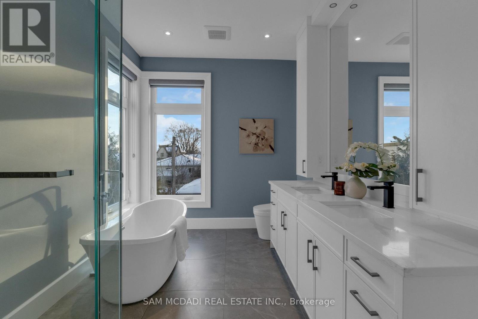 1050 Edgeleigh Avenue, Mississauga, Ontario  L5E 2G1 - Photo 25 - W12982230