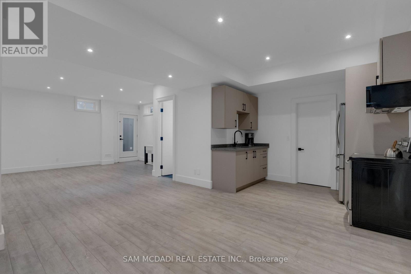 1050 Edgeleigh Avenue, Mississauga, Ontario  L5E 2G1 - Photo 29 - W12982230