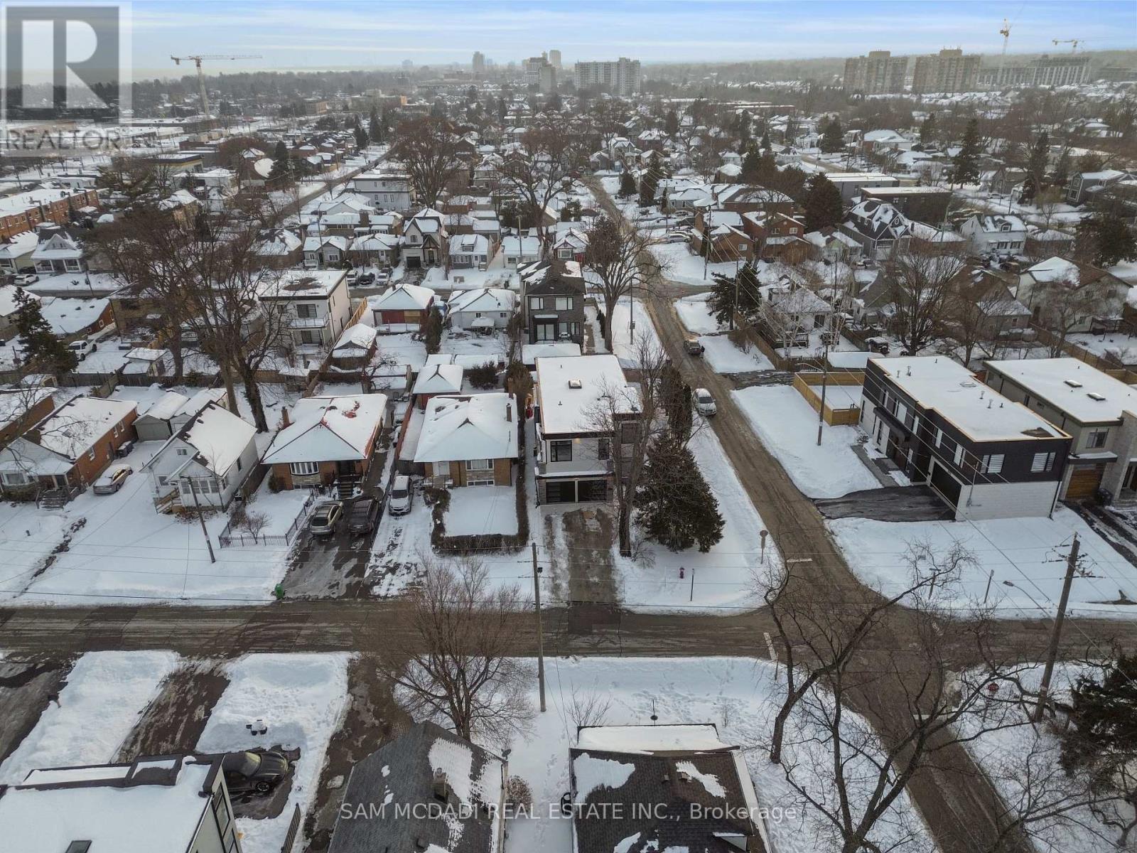 1050 Edgeleigh Avenue, Mississauga, Ontario  L5E 2G1 - Photo 41 - W12982230