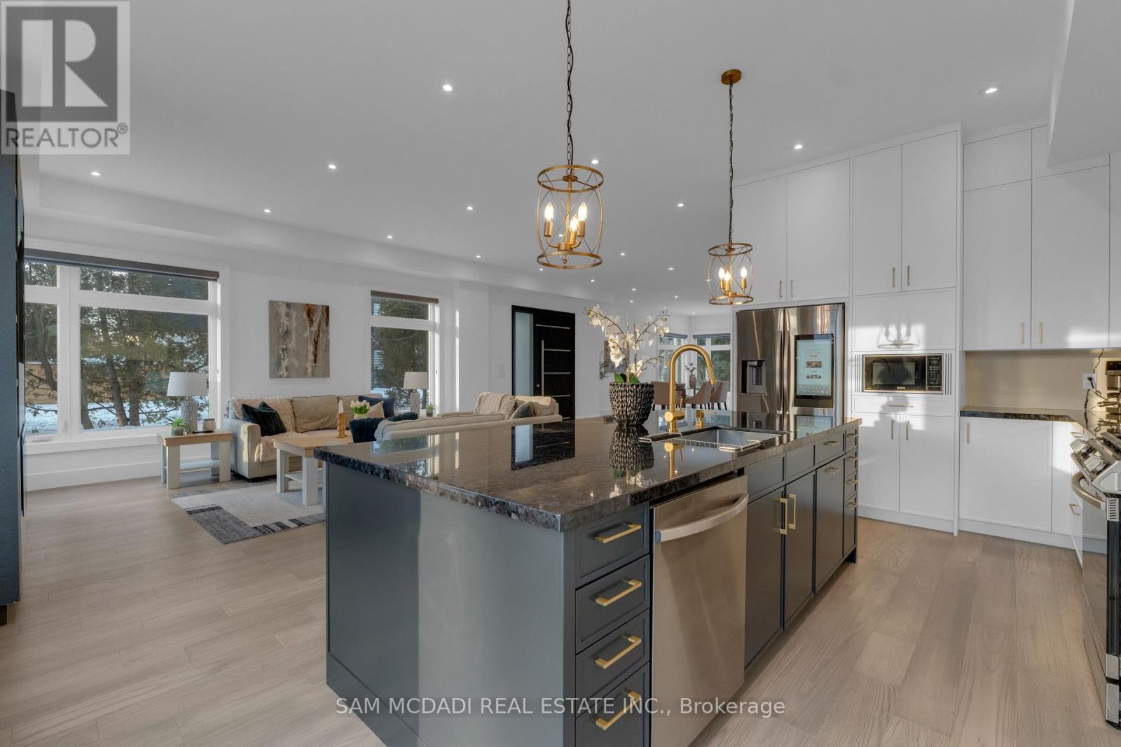 1050 Edgeleigh Avenue, Mississauga, Ontario  L5E 2G1 - Photo 5 - W12982230