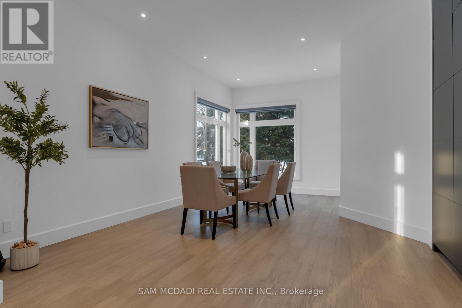 1050 Edgeleigh Avenue, Mississauga, Ontario  L5E 2G1 - Photo 7 - W12982230