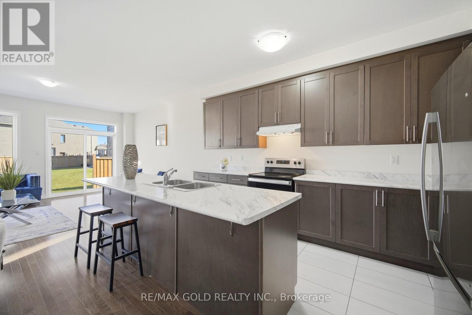 145 Adventura Road, Brampton (Northwest Brampton), Ontario  L7A 5A7 - Photo 5 - W12982260