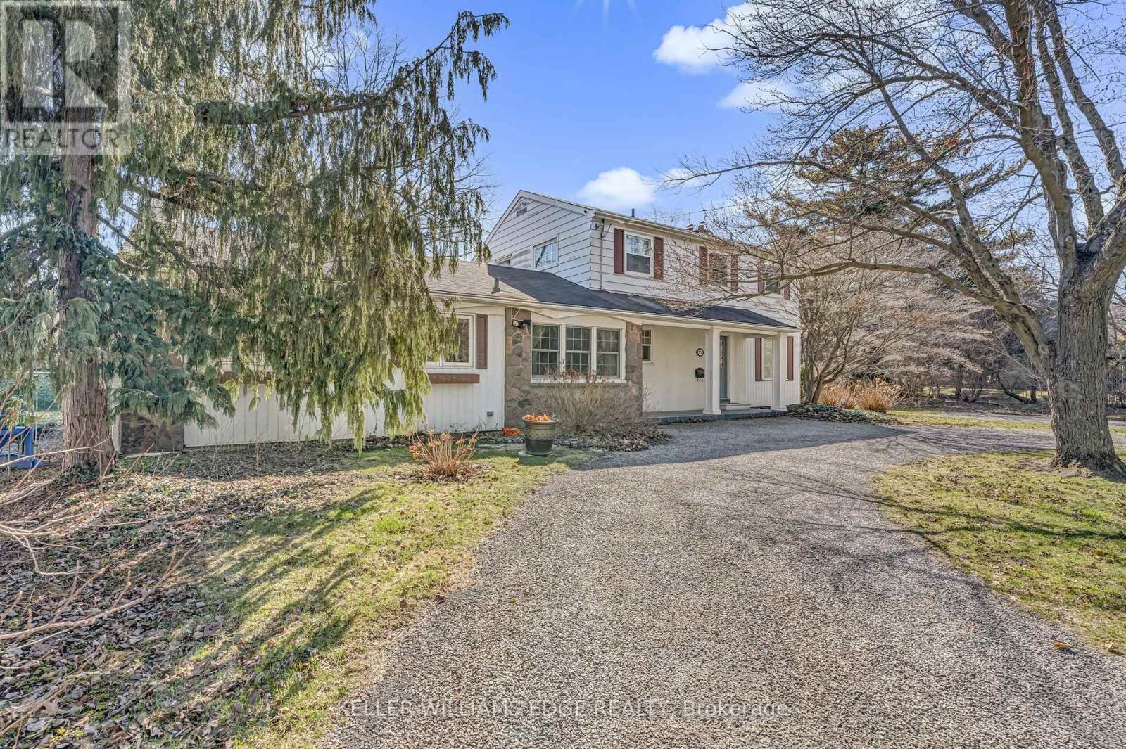 524 Meadow Wood Road, Mississauga (Clarkson), Ontario  L5J 2S3 - Photo 2 - W12982274