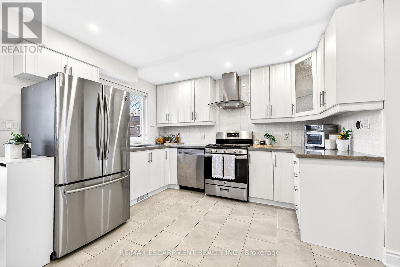 133 Avondale Street, Hamilton, Ontario  L8L 7B9 - Photo 8 - X12981934