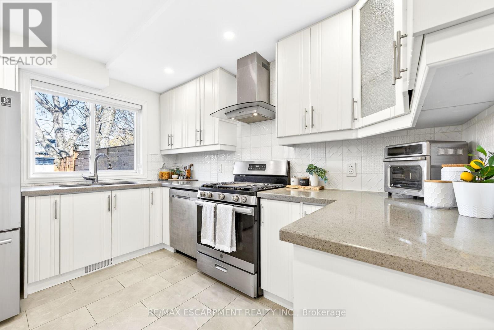 133 Avondale Street, Hamilton, Ontario  L8L 7B9 - Photo 9 - X12981934