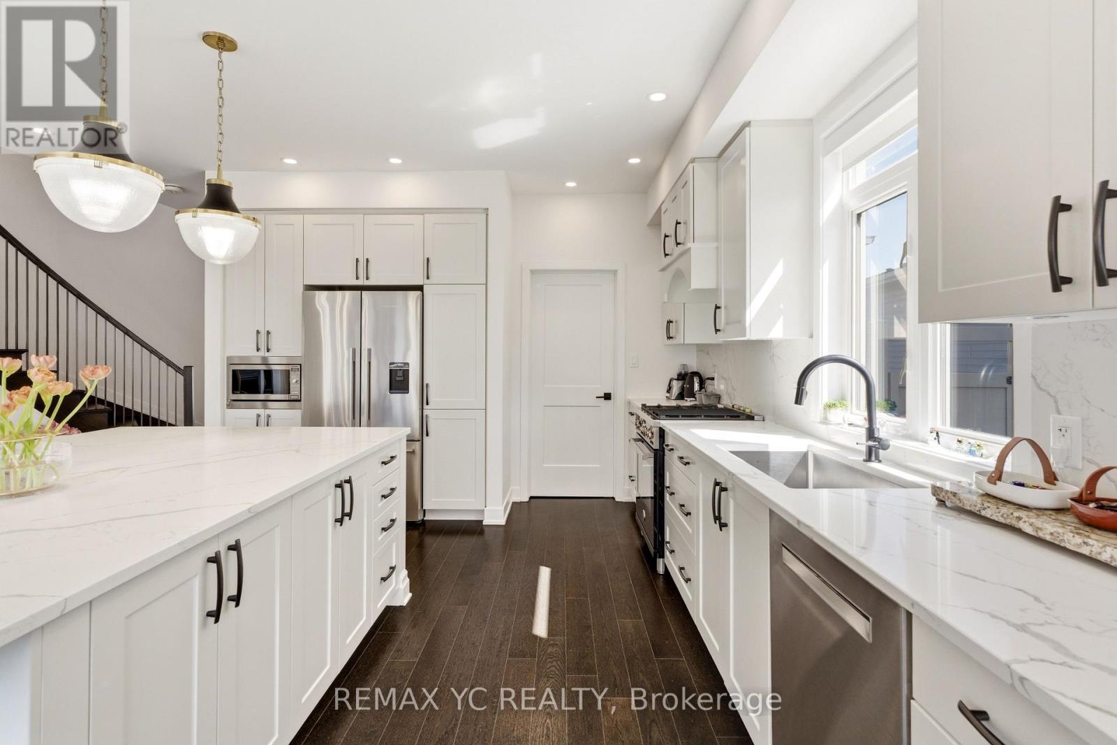 54 Angel Heights, Ottawa, Ontario  K2S 2N4 - Photo 12 - X12982084