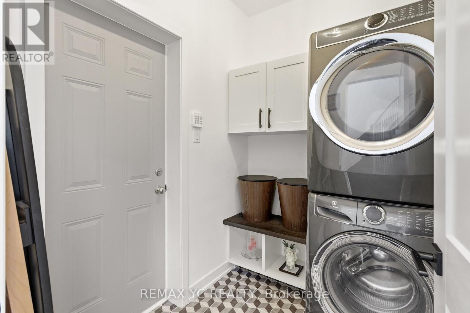 54 Angel Heights, Ottawa, Ontario  K2S 2N4 - Photo 23 - X12982084