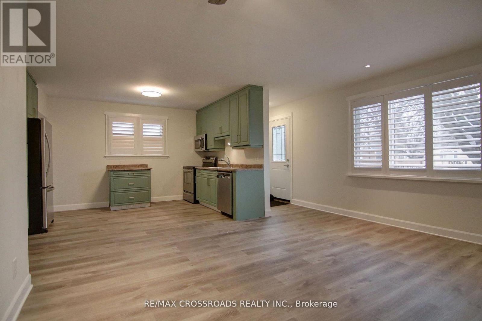 814 Nicholls Street, Peterborough, Ontario  K9H 5T8 - Photo 4 - X12982228