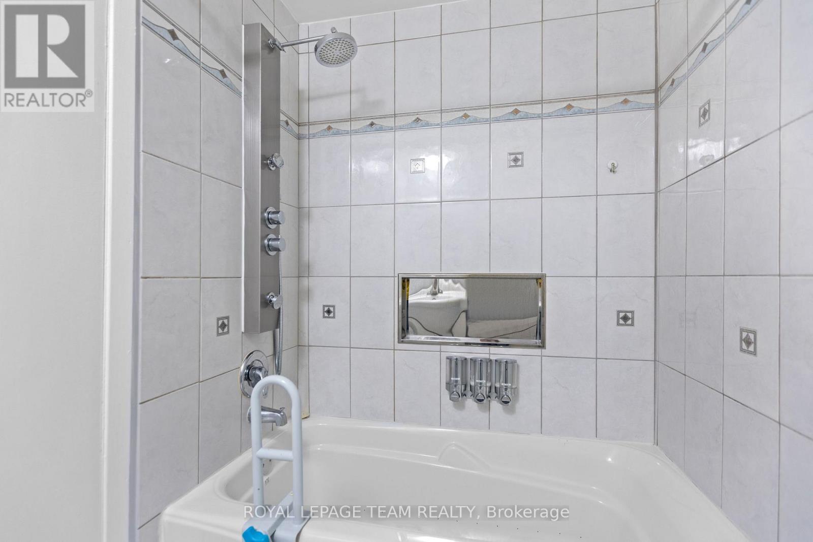 6356 Mary Jane Crescent, Ottawa, Ontario  K1C 3C2 - Photo 31 - X12980934