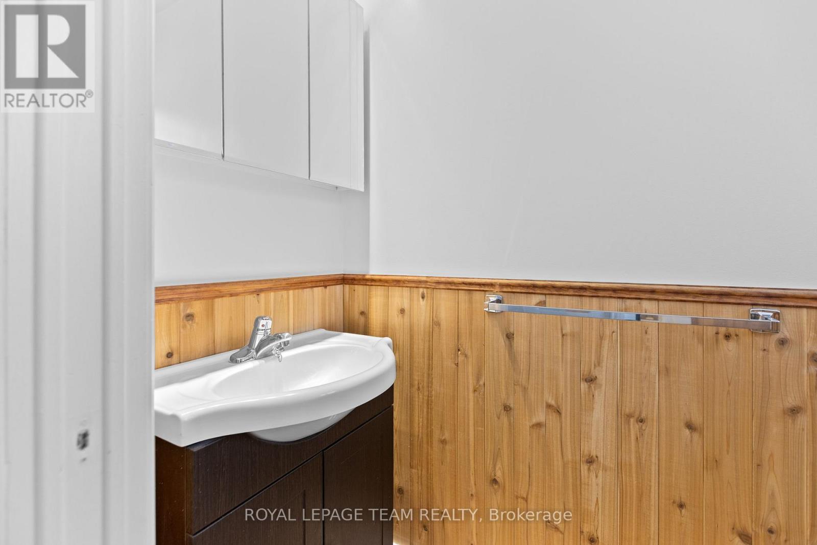 6356 Mary Jane Crescent, Ottawa, Ontario  K1C 3C2 - Photo 5 - X12980934