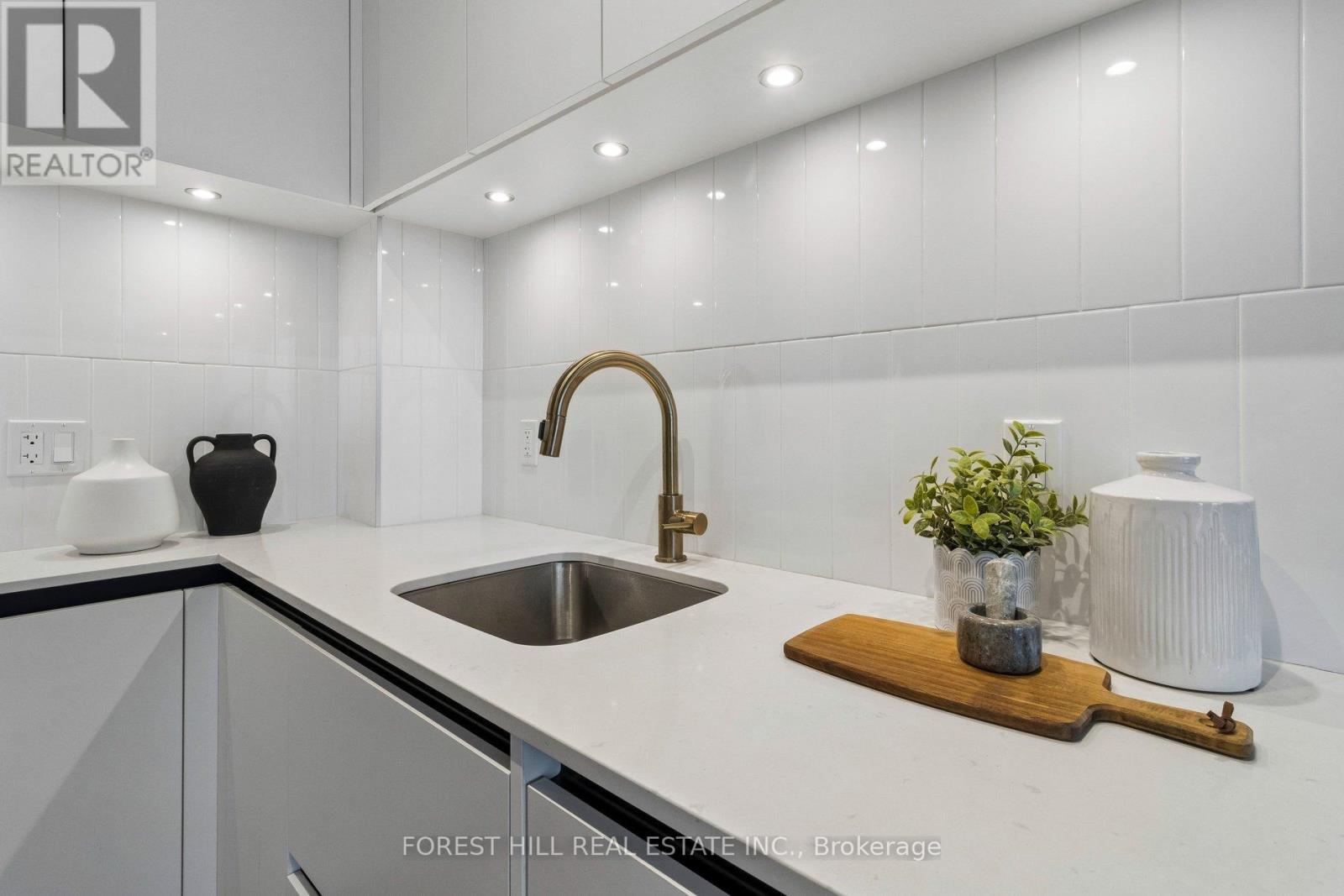 508 - 7950 BATHURST STREET Vaughan (Beverley Glen), ON L4J 0L4