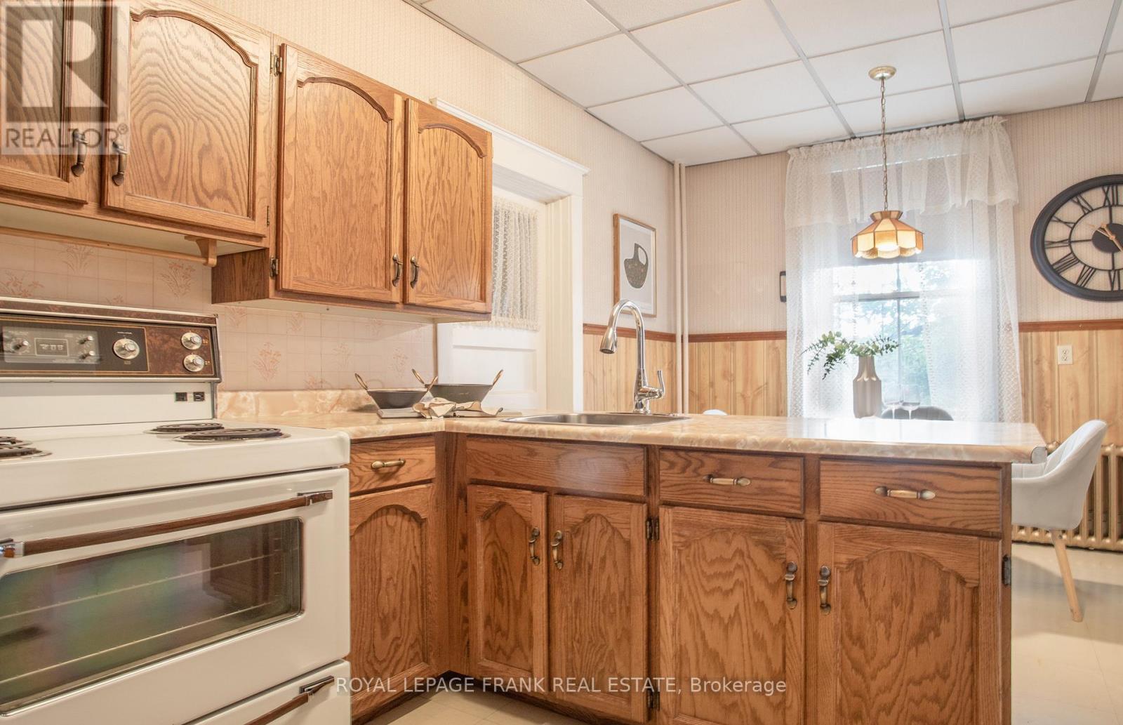 33 Fairbanks Street, Oshawa, Ontario  L1H 2L7 - Photo 13 - E12982452