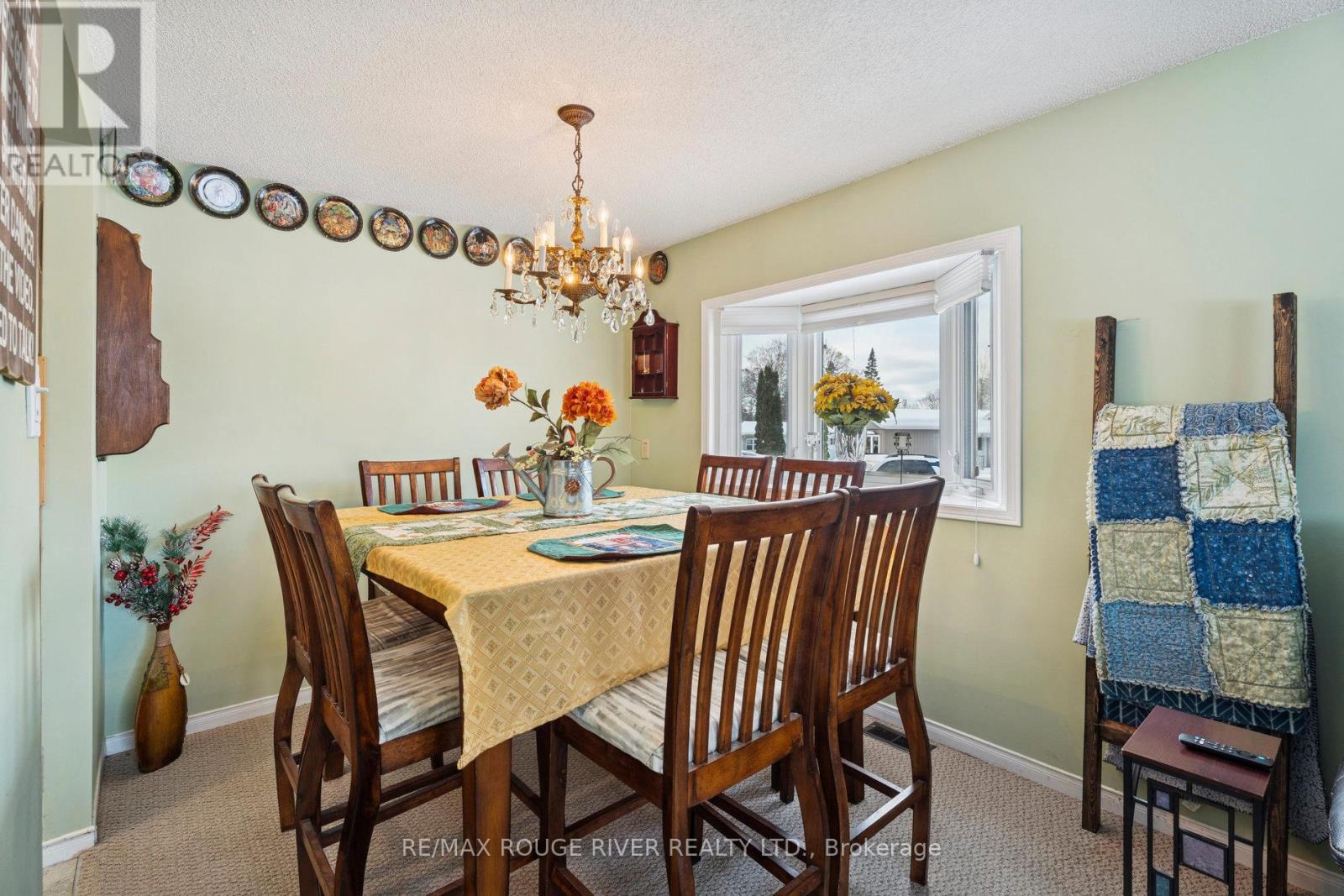 35 Hawthorne Drive, Innisfil, Ontario  L9S 1P1 - Photo 10 - N12982322