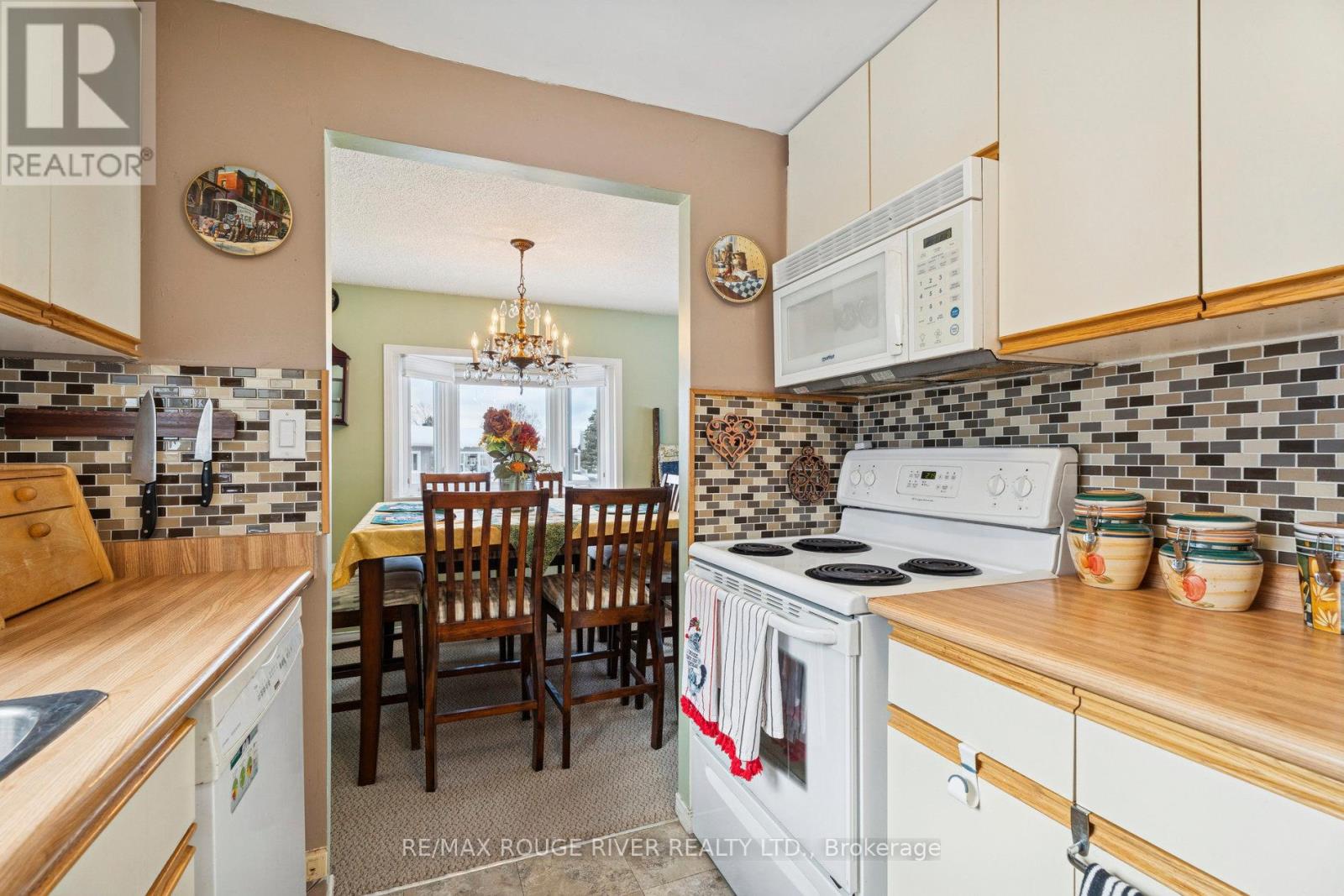 35 Hawthorne Drive, Innisfil, Ontario  L9S 1P1 - Photo 14 - N12982322