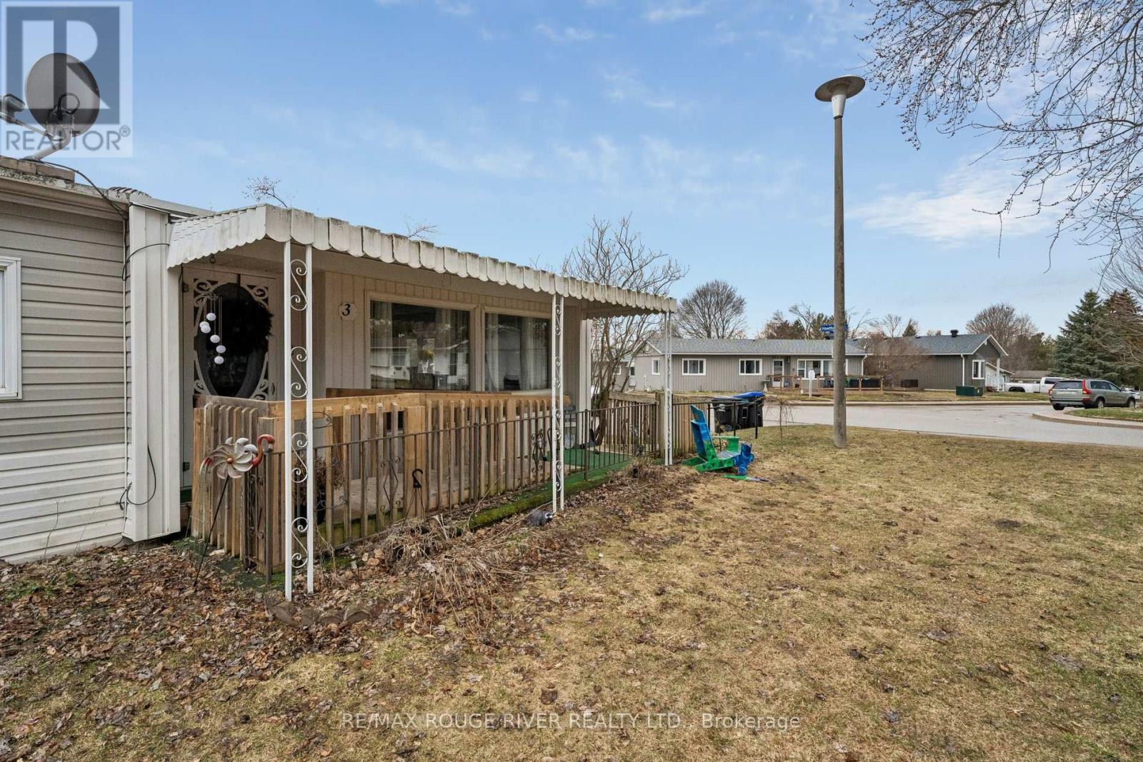 35 Hawthorne Drive, Innisfil, Ontario  L9S 1P1 - Photo 2 - N12982322