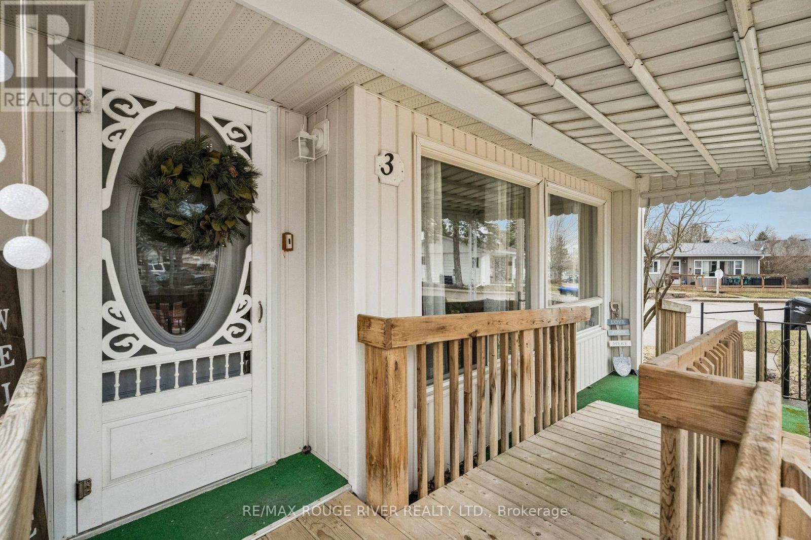 35 Hawthorne Drive, Innisfil, Ontario  L9S 1P1 - Photo 4 - N12982322