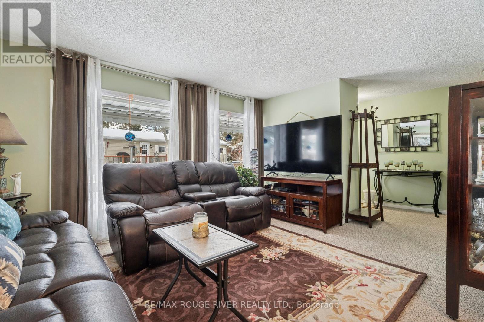 35 Hawthorne Drive, Innisfil, Ontario  L9S 1P1 - Photo 6 - N12982322