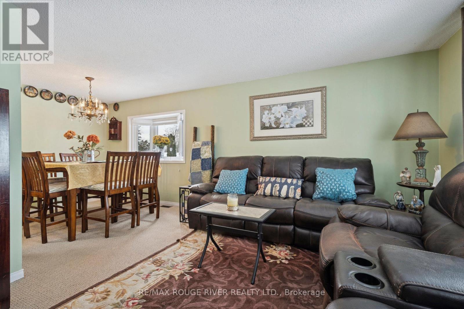 35 Hawthorne Drive, Innisfil, Ontario  L9S 1P1 - Photo 8 - N12982322