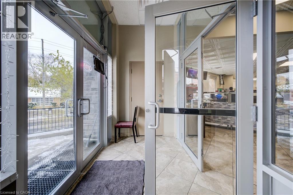 185 King Street N, Waterloo, Ontario  N2J 0E1 - Photo 3 - 40801250