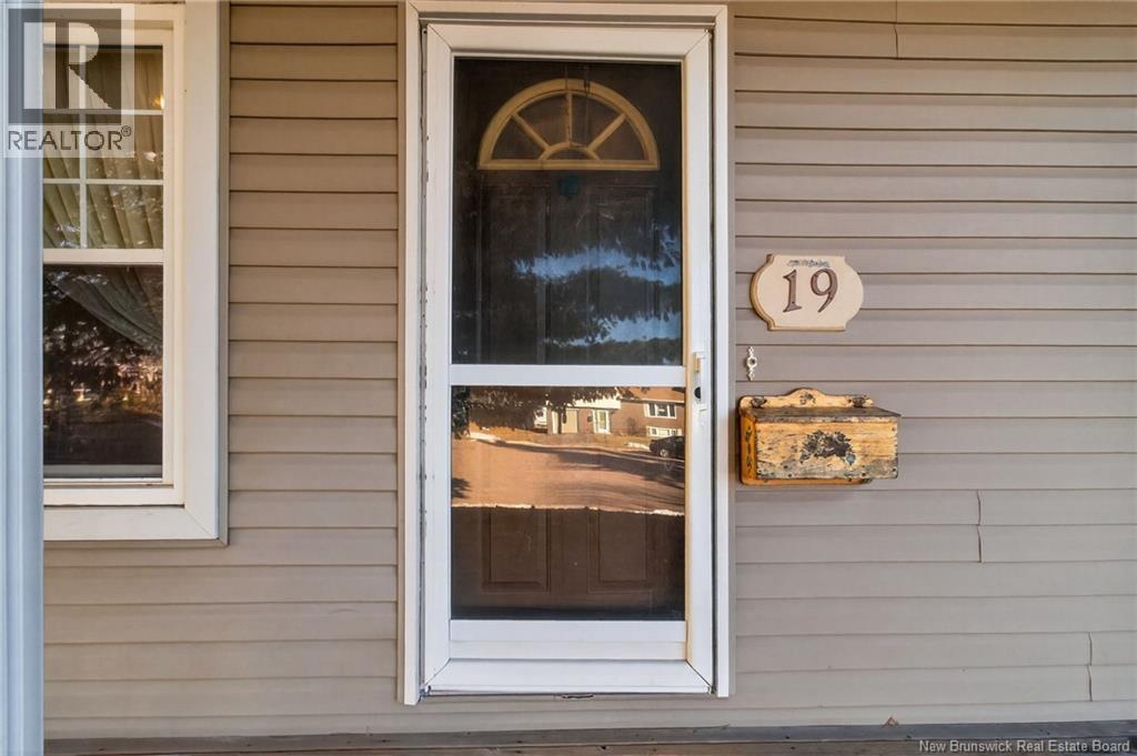 19 Larose, Dieppe, New Brunswick E1A 5B7 - Photo 4 - NB135479