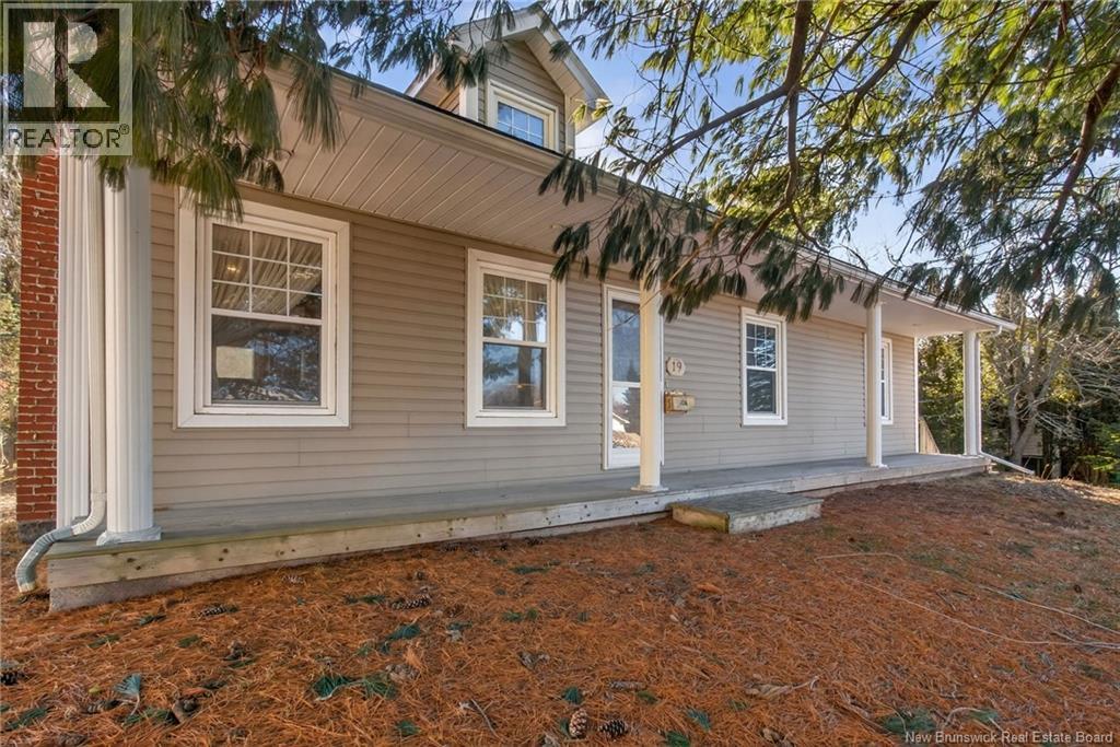 19 Larose, Dieppe, New Brunswick E1A 5B7 - Photo 3 - NB135479