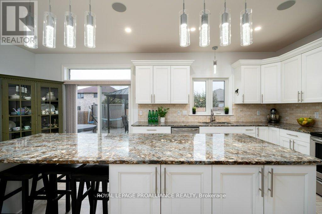 60 Crews Crescent, Quinte West, Ontario  K8V 0G4 - Photo 14 - X12982376
