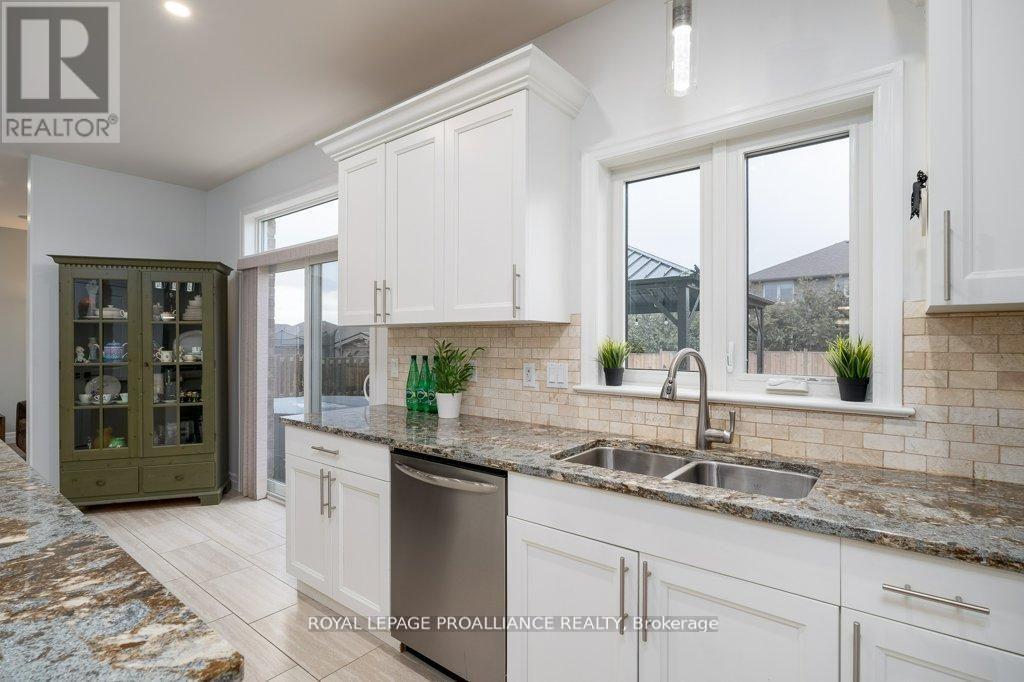 60 Crews Crescent, Quinte West, Ontario  K8V 0G4 - Photo 16 - X12982376