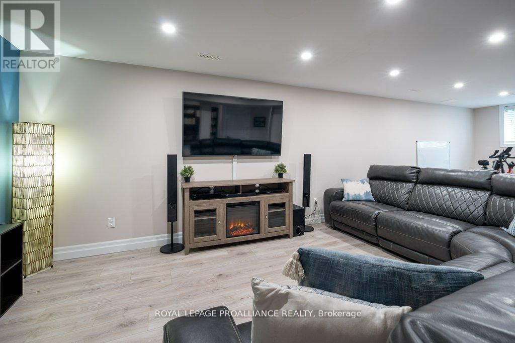 60 Crews Crescent, Quinte West, Ontario  K8V 0G4 - Photo 40 - X12982376