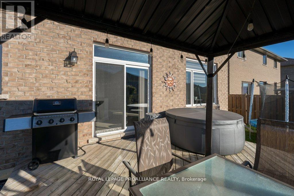 60 Crews Crescent, Quinte West, Ontario  K8V 0G4 - Photo 48 - X12982376