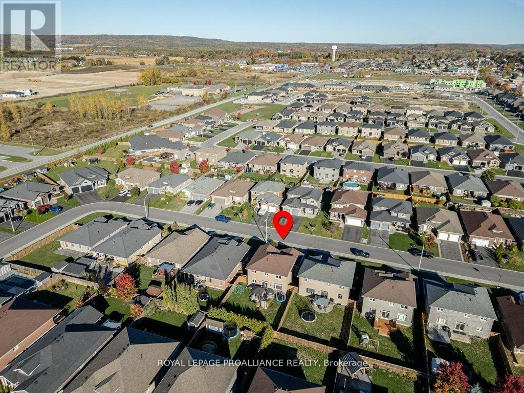 60 Crews Crescent, Quinte West, Ontario  K8V 0G4 - Photo 5 - X12982376