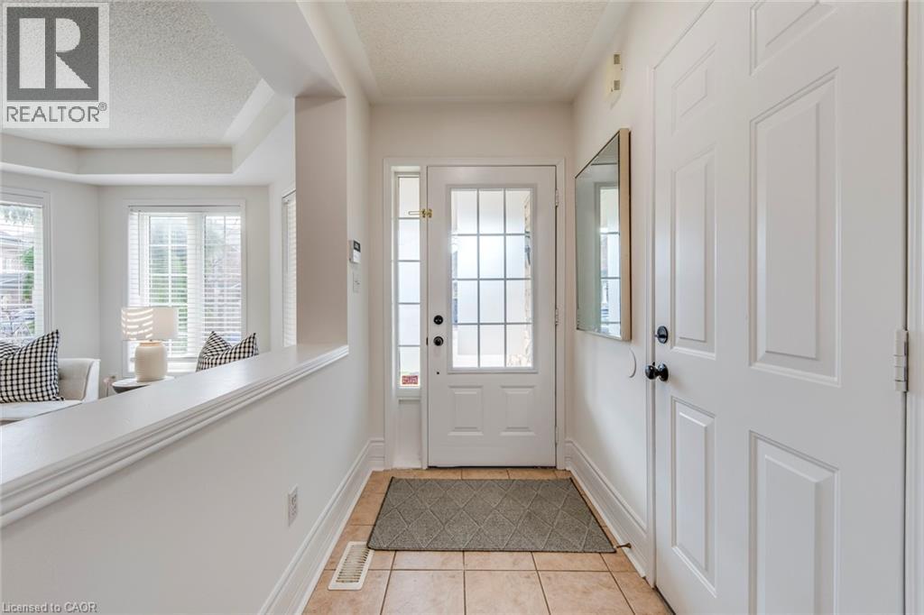 5811 Page Crescent, Burlington, Ontario  L7L 7N9 - Photo 3 - 40818303