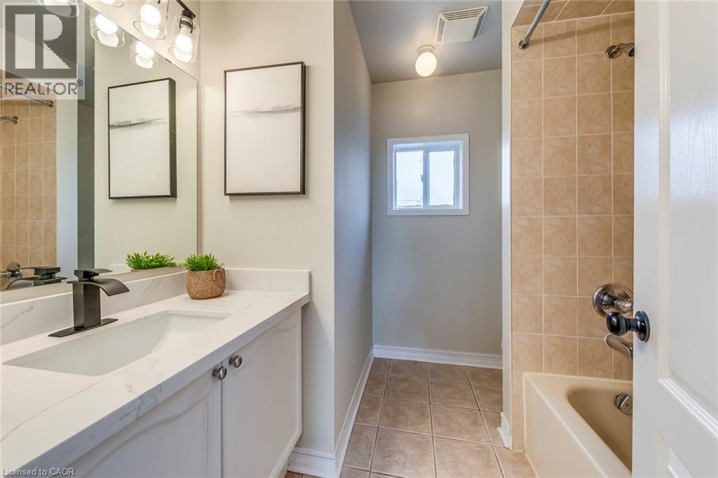 5811 Page Crescent, Burlington, Ontario  L7L 7N9 - Photo 33 - 40818303