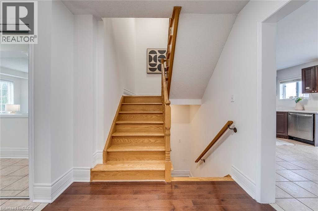 5811 Page Crescent, Burlington, Ontario  L7L 7N9 - Photo 27 - 40818303