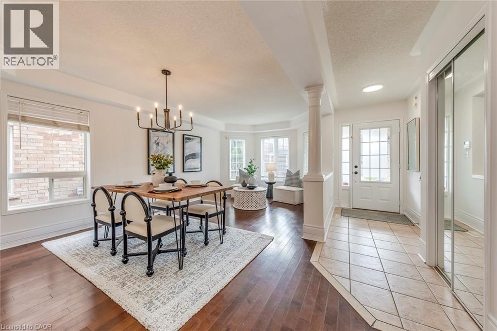 5811 Page Crescent, Burlington, Ontario  L7L 7N9 - Photo 4 - 40818303