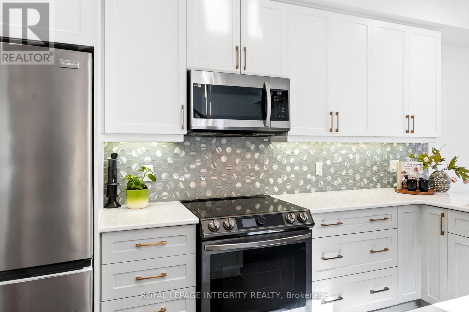 112 Jardiniere Street, Ottawa, Ontario  K2S 2K2 - Photo 12 - X12982422