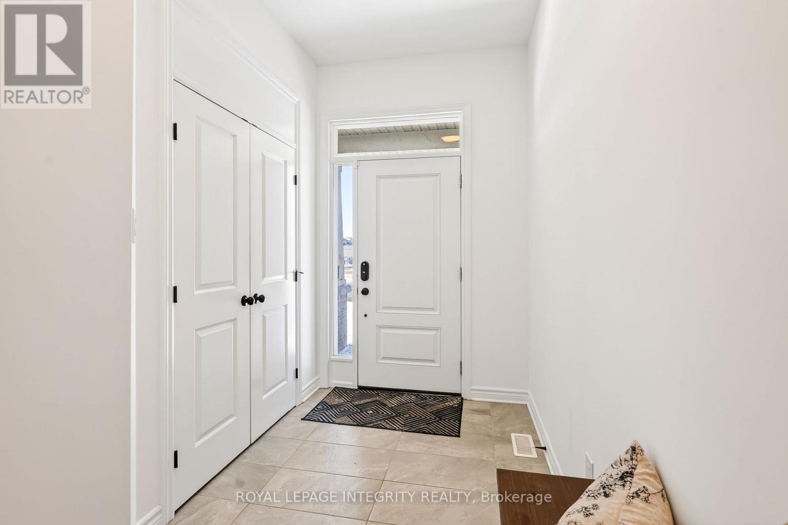 112 Jardiniere Street, Ottawa, Ontario  K2S 2K2 - Photo 3 - X12982422