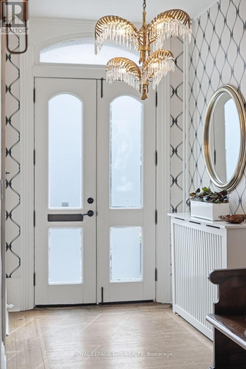 176 James Street, St. Catharines, Ontario  L2R 5C5 - Photo 3 - X12982416