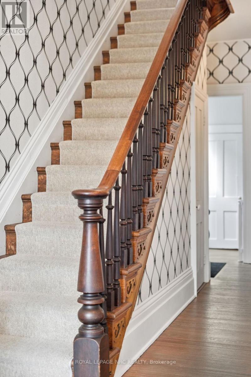 176 James Street, St. Catharines, Ontario  L2R 5C5 - Photo 6 - X12982416