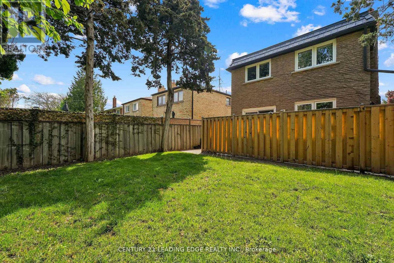 Main Fl & 2nd Fl - 16 Medaca Street, Toronto, Ontario  M2J 3A7 - Photo 19 - C12981932