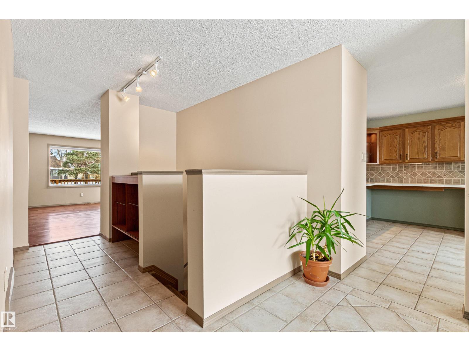 205 Oeming Rd Nw, Edmonton, Alberta  T6R 1M1 - Photo 6 - E4477714